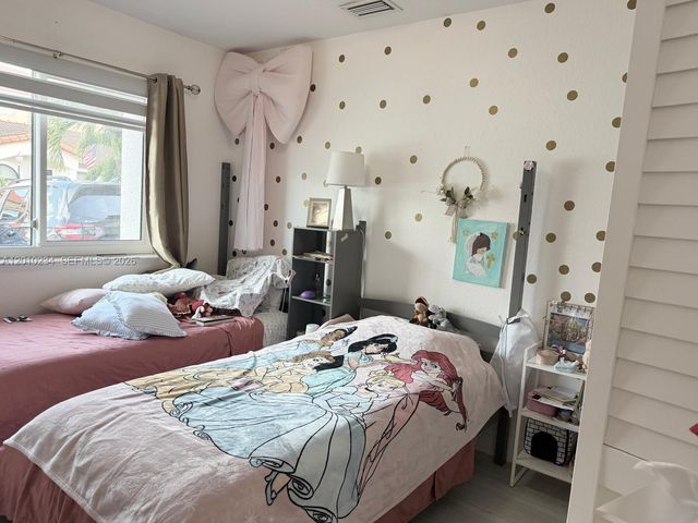 7560 NW 173rd Ln, Hialeah, FL 33015