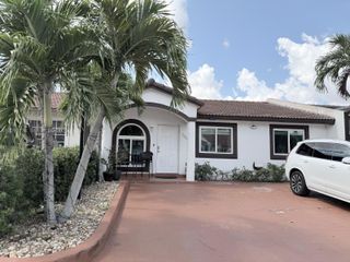 7560 NW 173rd Ln, Hialeah, FL 33015