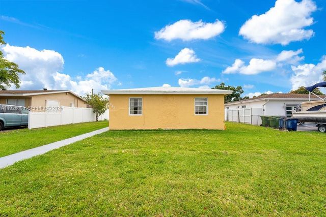 417 SW 3rd St, Hallandale Beach, FL 33009