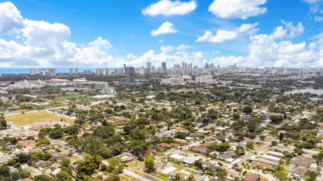 417 SW 3rd St, Hallandale Beach, FL 33009