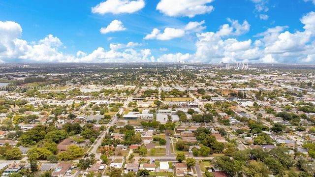 417 SW 3rd St, Hallandale Beach, FL 33009