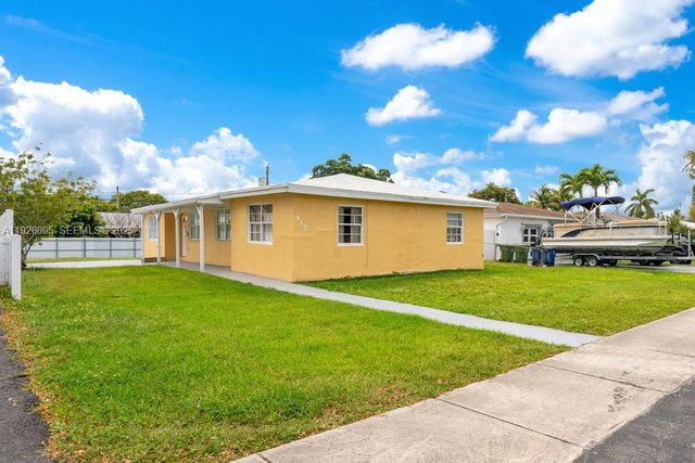417 SW 3rd St, Hallandale Beach, FL 33009