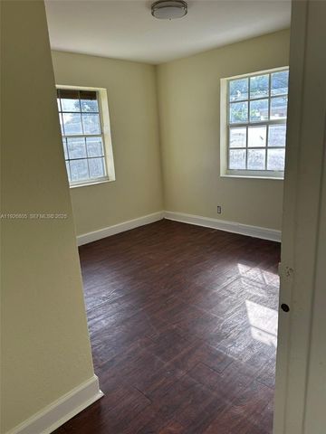 417 SW 3rd St, Hallandale Beach, FL 33009