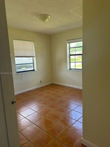 417 SW 3rd St, Hallandale Beach, FL 33009