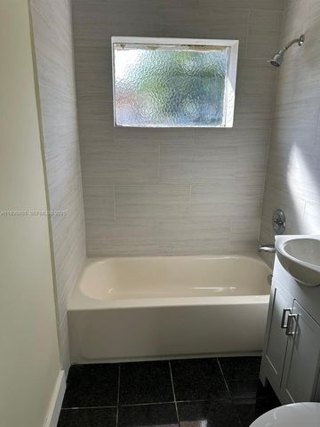 417 SW 3rd St, Hallandale Beach, FL 33009