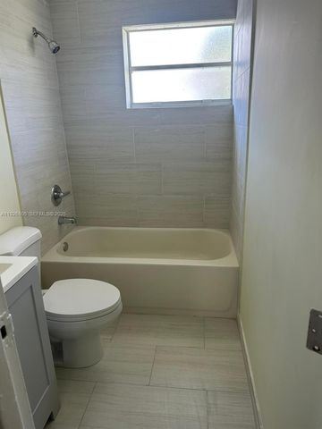 417 SW 3rd St, Hallandale Beach, FL 33009