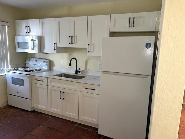 417 SW 3rd St, Hallandale Beach, FL 33009