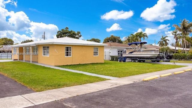 417 SW 3rd St, Hallandale Beach, FL 33009