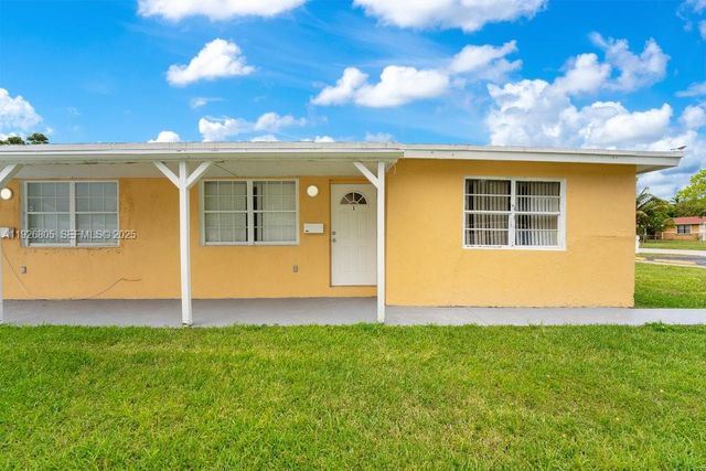 417 SW 3rd St, Hallandale Beach, FL 33009