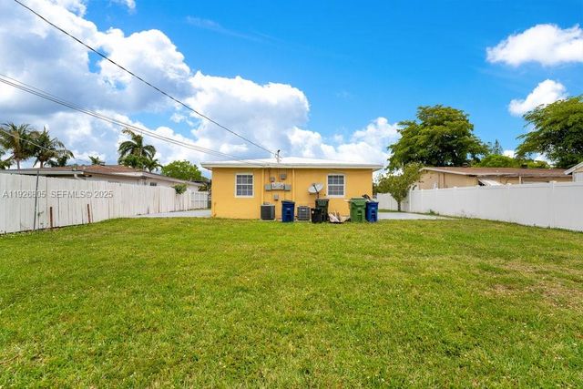 417 SW 3rd St, Hallandale Beach, FL 33009