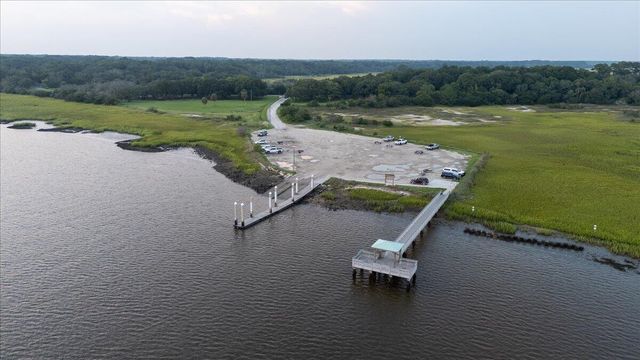 6949 Maybank Highway, Wadmalaw Island, SC 29487