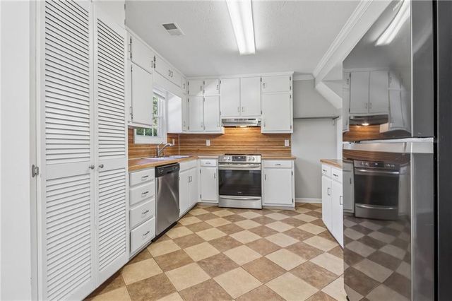 3325 Holly Stand Court, Loganville, GA 30052