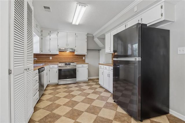 3325 Holly Stand Court, Loganville, GA 30052