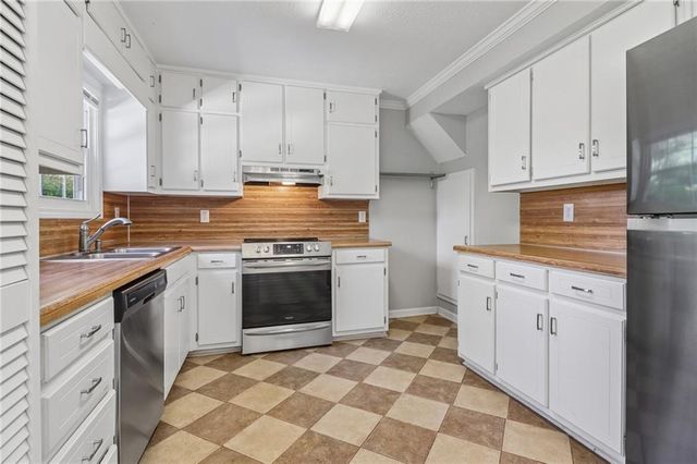 3325 Holly Stand Court, Loganville, GA 30052