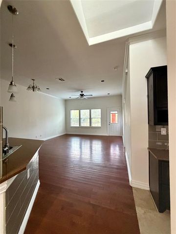 398 Mesa DR D, Del Valle, TX 78617