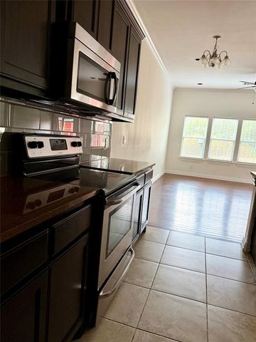 398 Mesa DR D, Del Valle, TX 78617