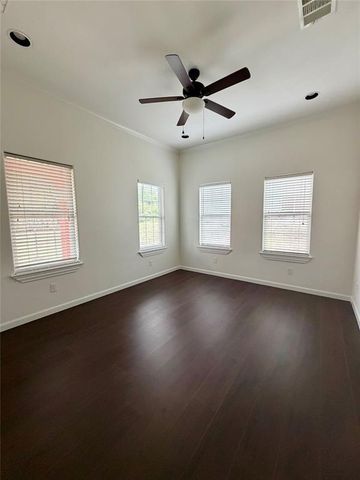 398 Mesa DR D, Del Valle, TX 78617