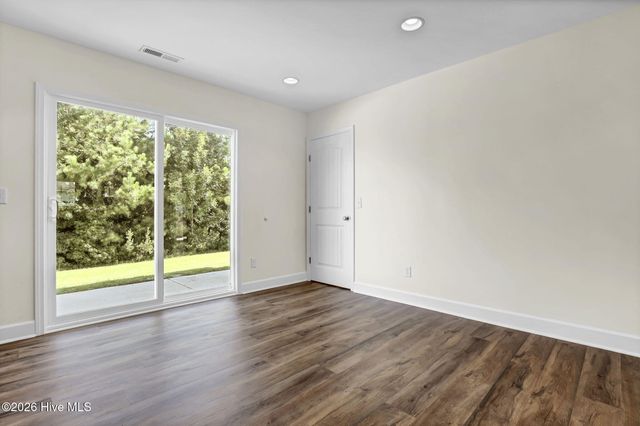 91 Glasgow Drive, Rocky Point, NC 28457