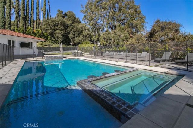 4620 Caritina, Tarzana, CA 91356