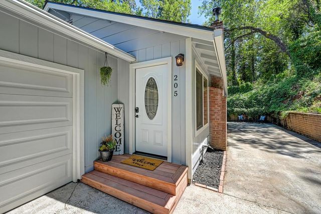 205 Pinewood Way, Auburn, CA 95602