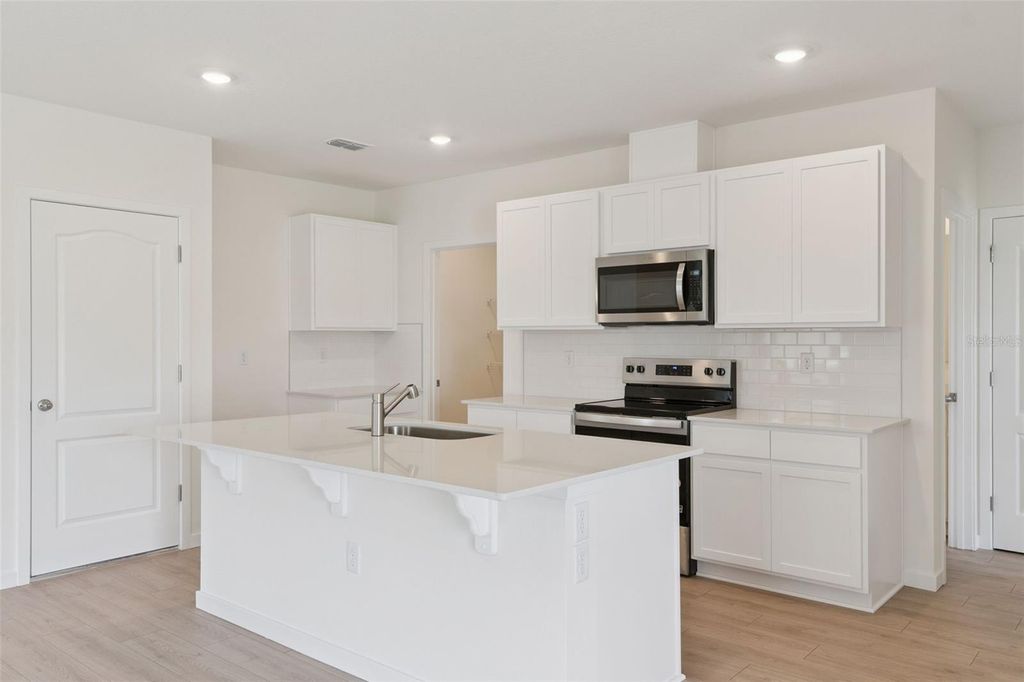 Image 12 of property listing at 1876 HOWARD MESA DRIVE, Kissimmee, FL 34744