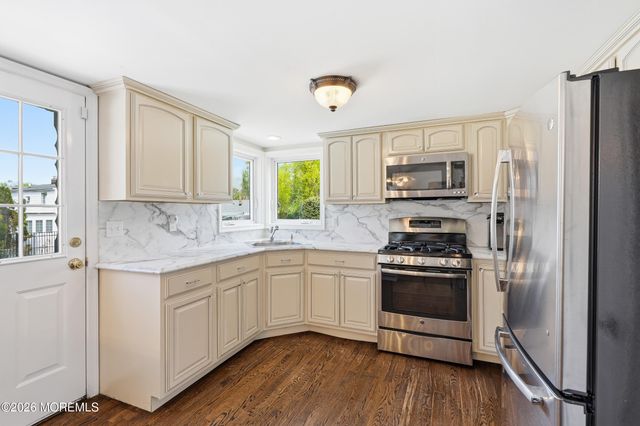 4 Cheryl Drive, Oakhurst, NJ 07755