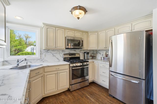 4 Cheryl Drive, Oakhurst, NJ 07755