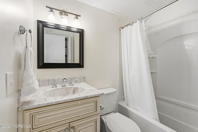 4 Cheryl Drive, Oakhurst, NJ 07755