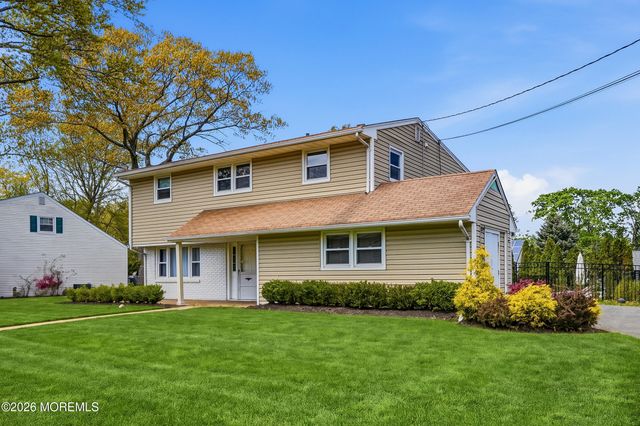 4 Cheryl Drive, Oakhurst, NJ 07755