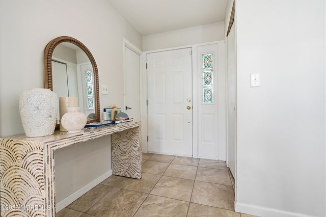 4 Cheryl Drive, Oakhurst, NJ 07755