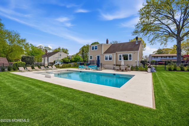 4 Cheryl Drive, Oakhurst, NJ 07755
