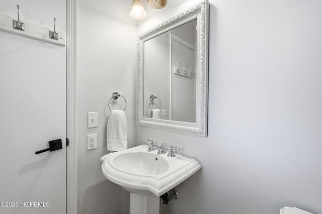 4 Cheryl Drive, Oakhurst, NJ 07755