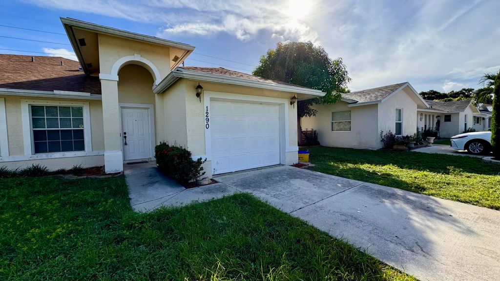 1290 Riverside Circle, Wellington, FL 33414