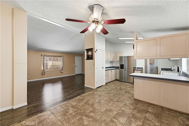 1030 E Avenue S, Palmdale, CA 93550