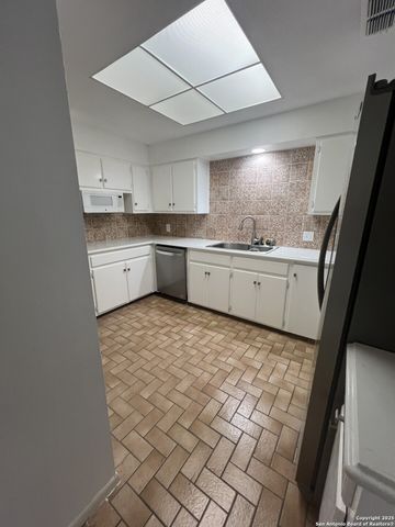 516 Thelma, Olmos Park, TX 78212