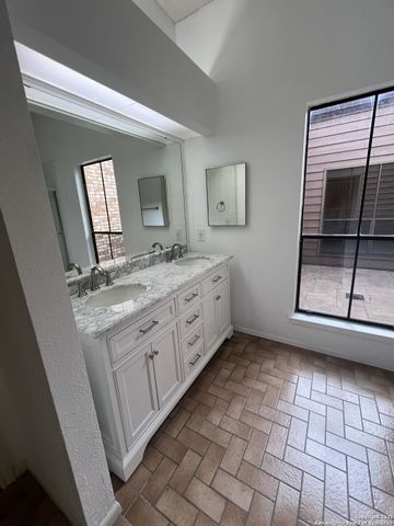 516 Thelma, Olmos Park, TX 78212