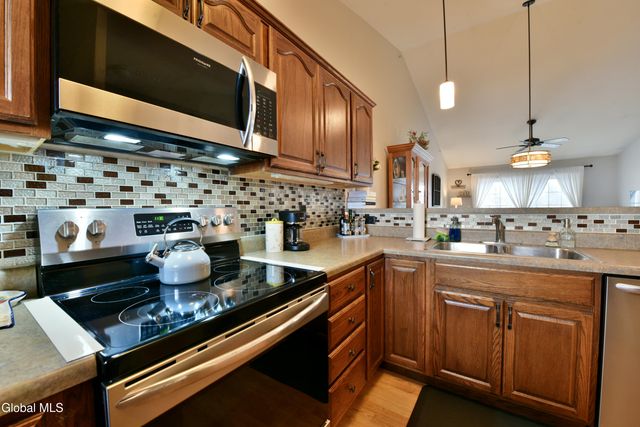 410 Cedar Run, Rensselaer, NY 12144