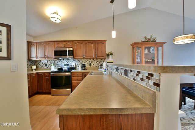 410 Cedar Run, Rensselaer, NY 12144