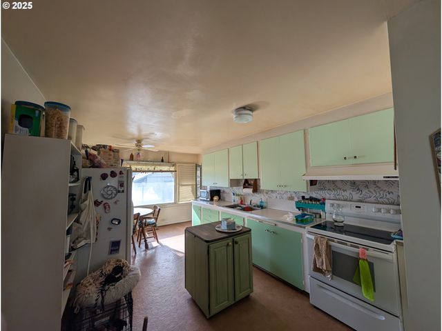 1408 T Ave, La Grande, OR 97850