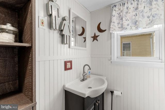 38 N ENOLA DR, Enola, PA 17025