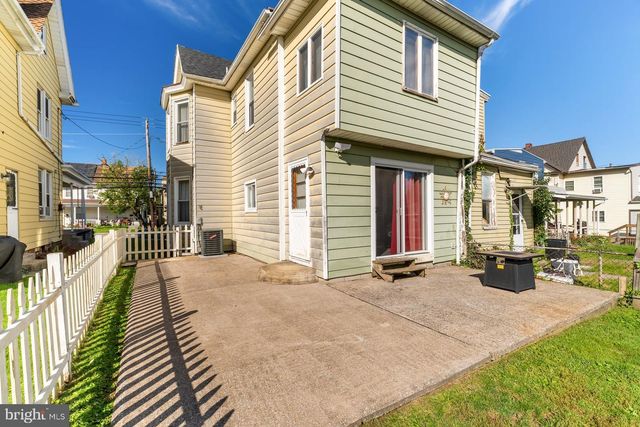 38 N ENOLA DR, Enola, PA 17025