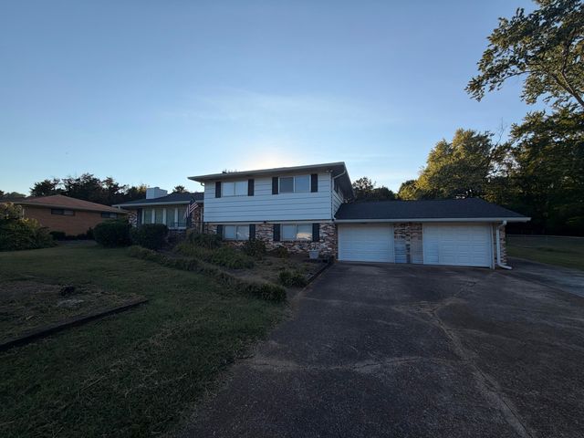 1815 Clayton Drive, Chattanooga, TN 37421