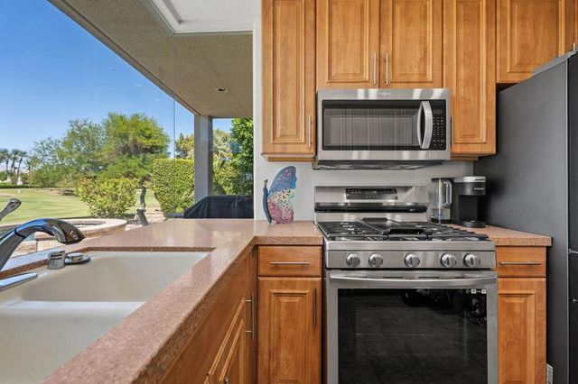 48 Pebble Beach Drive, Rancho Mirage, CA 92270