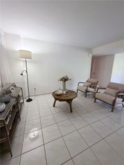 17000 NW 67th Avenue 112, Hialeah, FL 33015