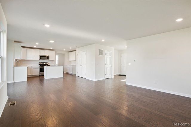 372 Edge Brook Drive, Holly Township, MI 48442