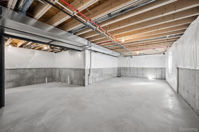 372 Edge Brook Drive, Holly Township, MI 48442