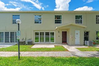 5850 NW 57th Avenue 5, Tamarac, FL 33319