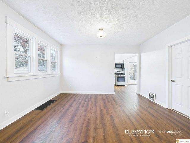 4814 Poppleton Avenue, Omaha, NE 68106