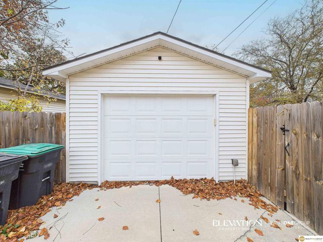 4814 Poppleton Avenue, Omaha, NE 68106