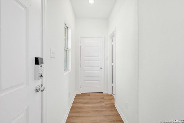 10402 White Hart Lane, Converse, TX 78109